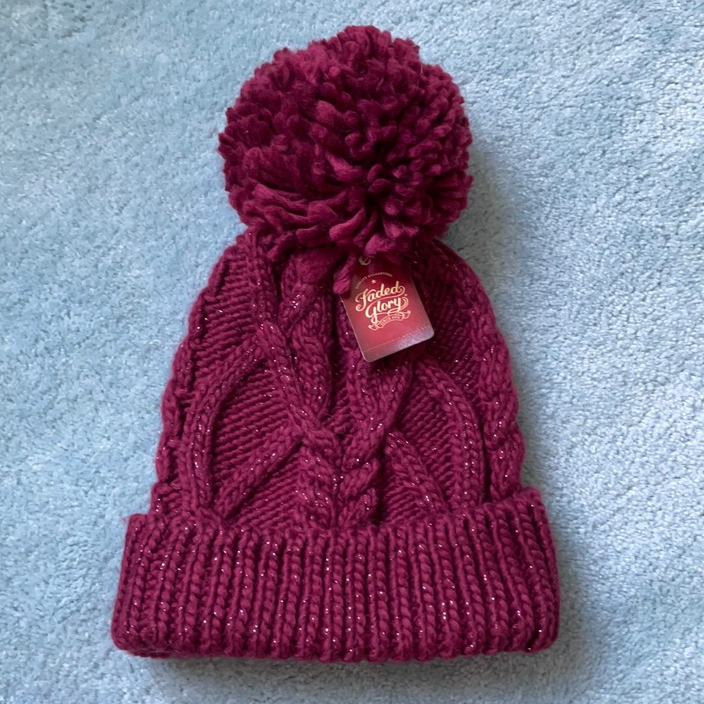 Faded Glory women’s maroon winter hat w/ pompom